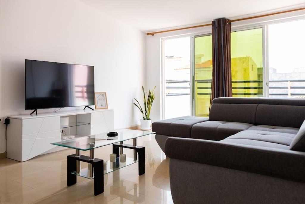 3 Bedroom Apt, Free Wifi & Ac, Cidadela - Lcgr Прайя Экстерьер фото